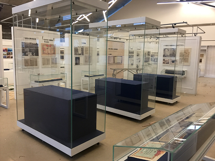 南阳高端服装展示柜价格