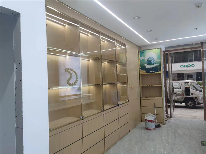 鞍山定制烟酒展示柜价格