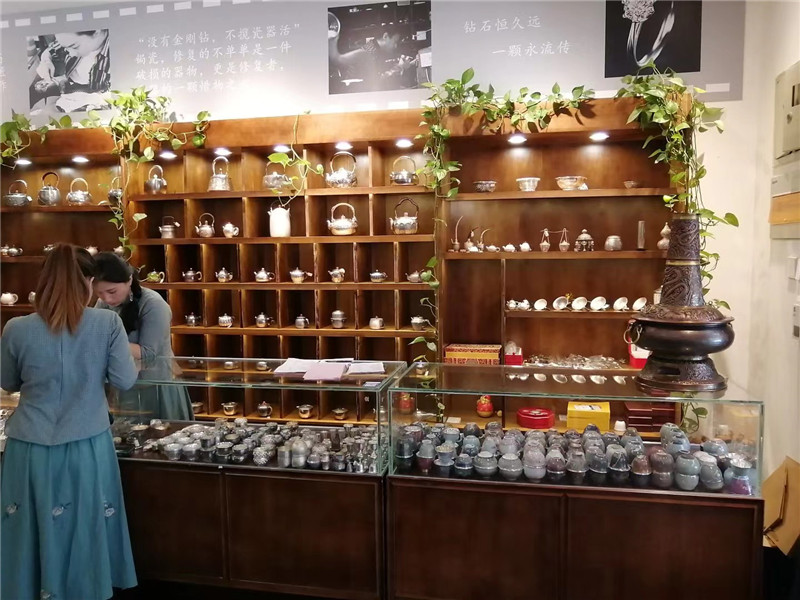 艺术品展柜定制怎么选择厂家？